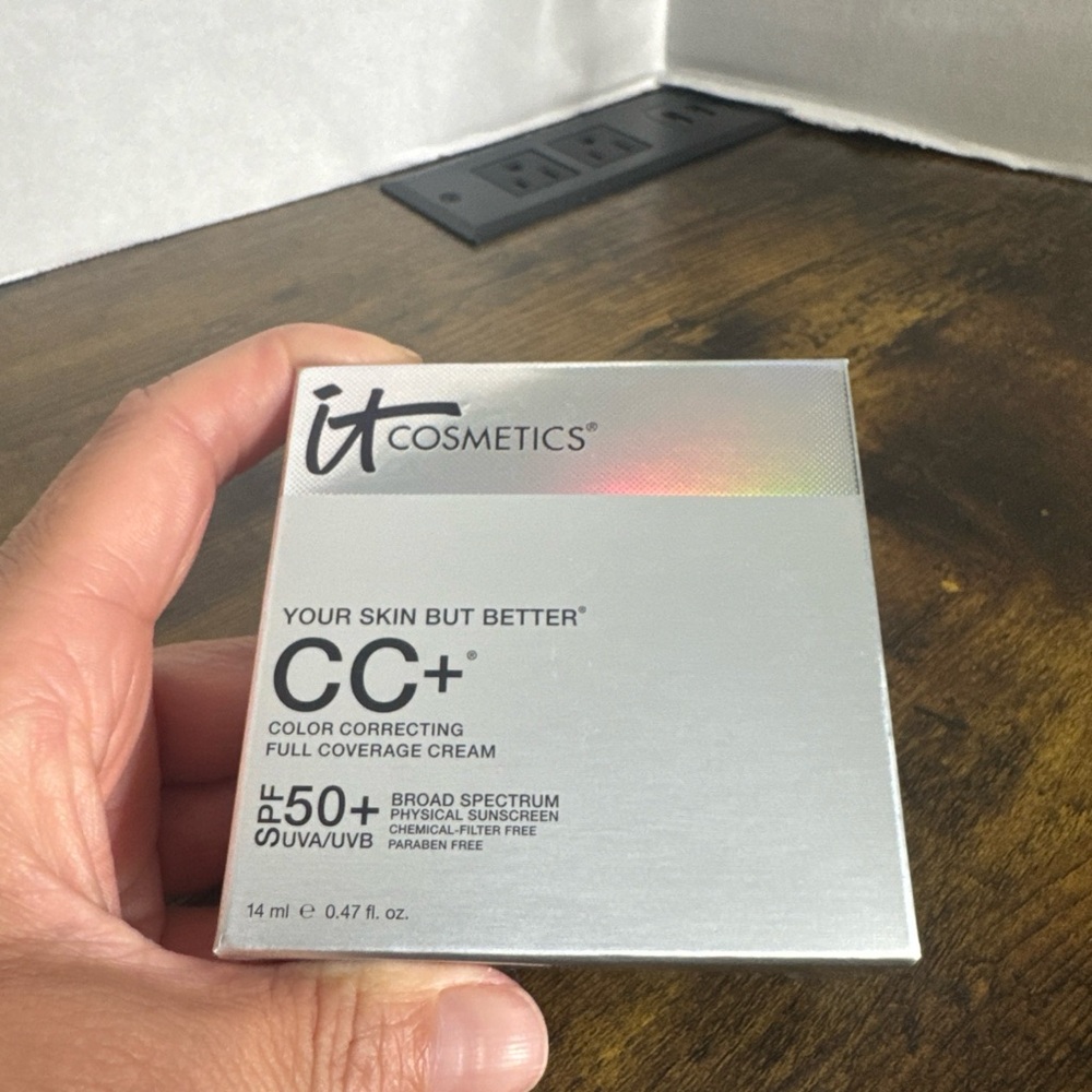 IT Cosmetics Your Skin But Better CC+ Color Correcting Full Coverage Medium.